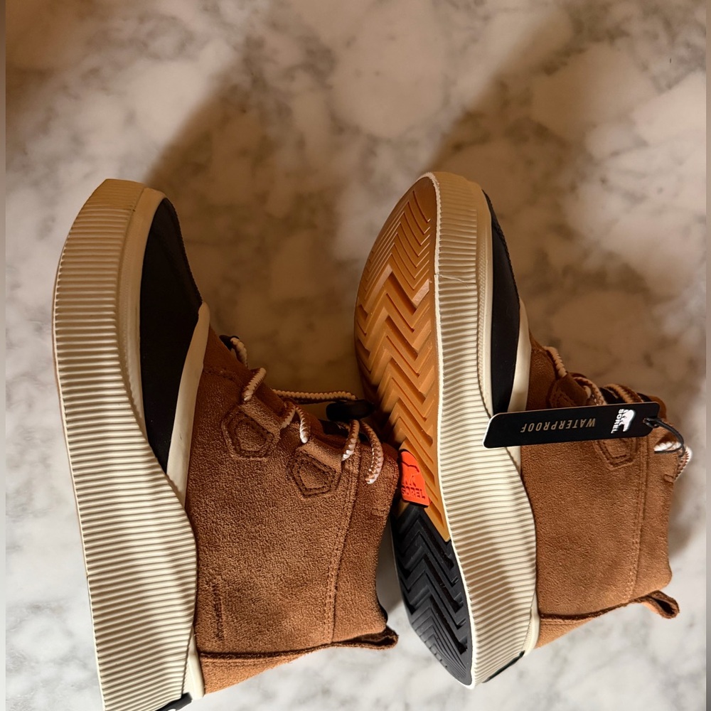 NWT Sorel Kids Out N About IV Waterproof Winter Tan Suede Boots w Black Toe Caps - Picture 7 of 11